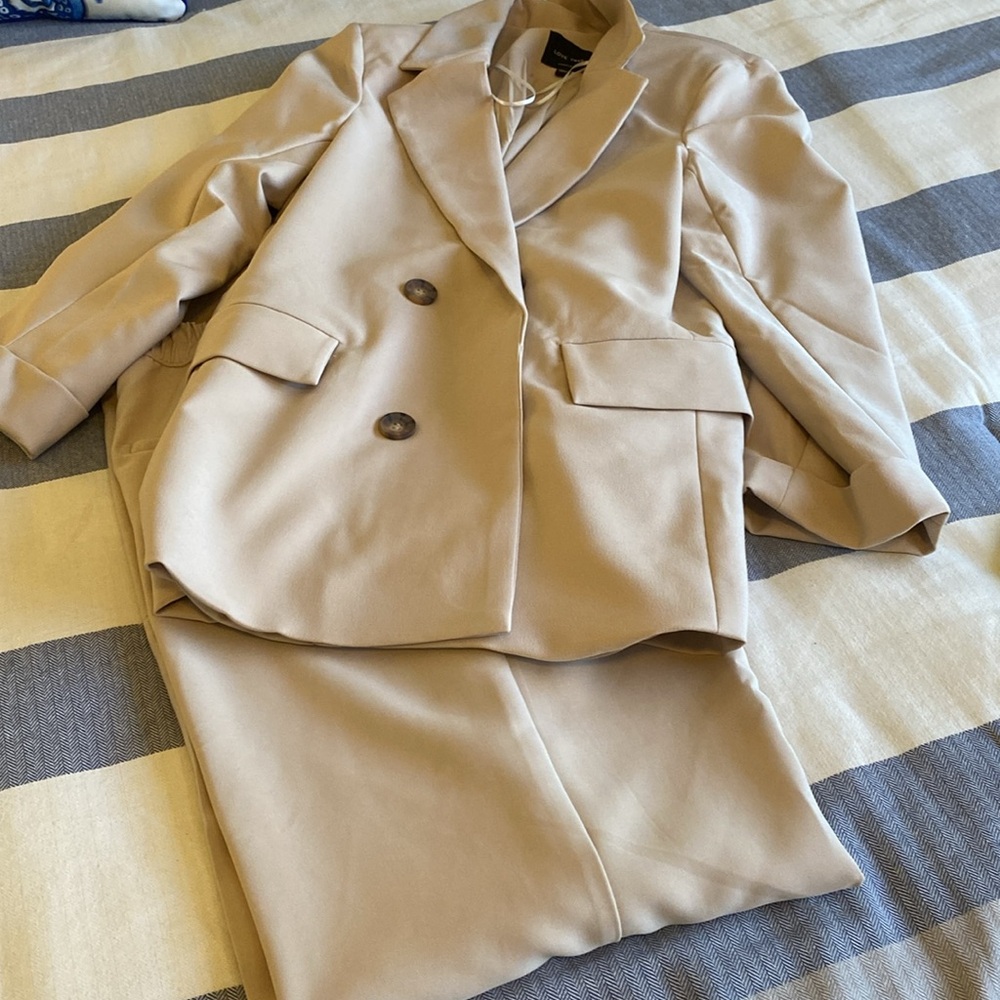 Love Tree 2 Piece Set:  BLAZER & PANTSUIT NWOT - Picture 6 of 16
